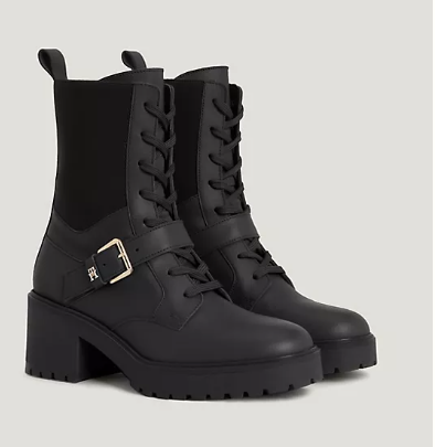 Bota de cuero con cinturón y logo TH