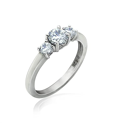 Anillo redondo de 3 piedras de plata de ley chapada en platino de Amazon Essentials hecho con I