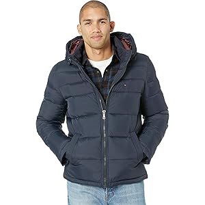 Tommy Hilfiger Chaqueta acolchada clásica con capucha para hombre (estándar y grande y alta), media