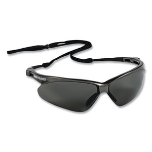 Gafas de seguridad polarizadas KleenGuardTM V30 NemesisTM (28635), lentes gris humo,