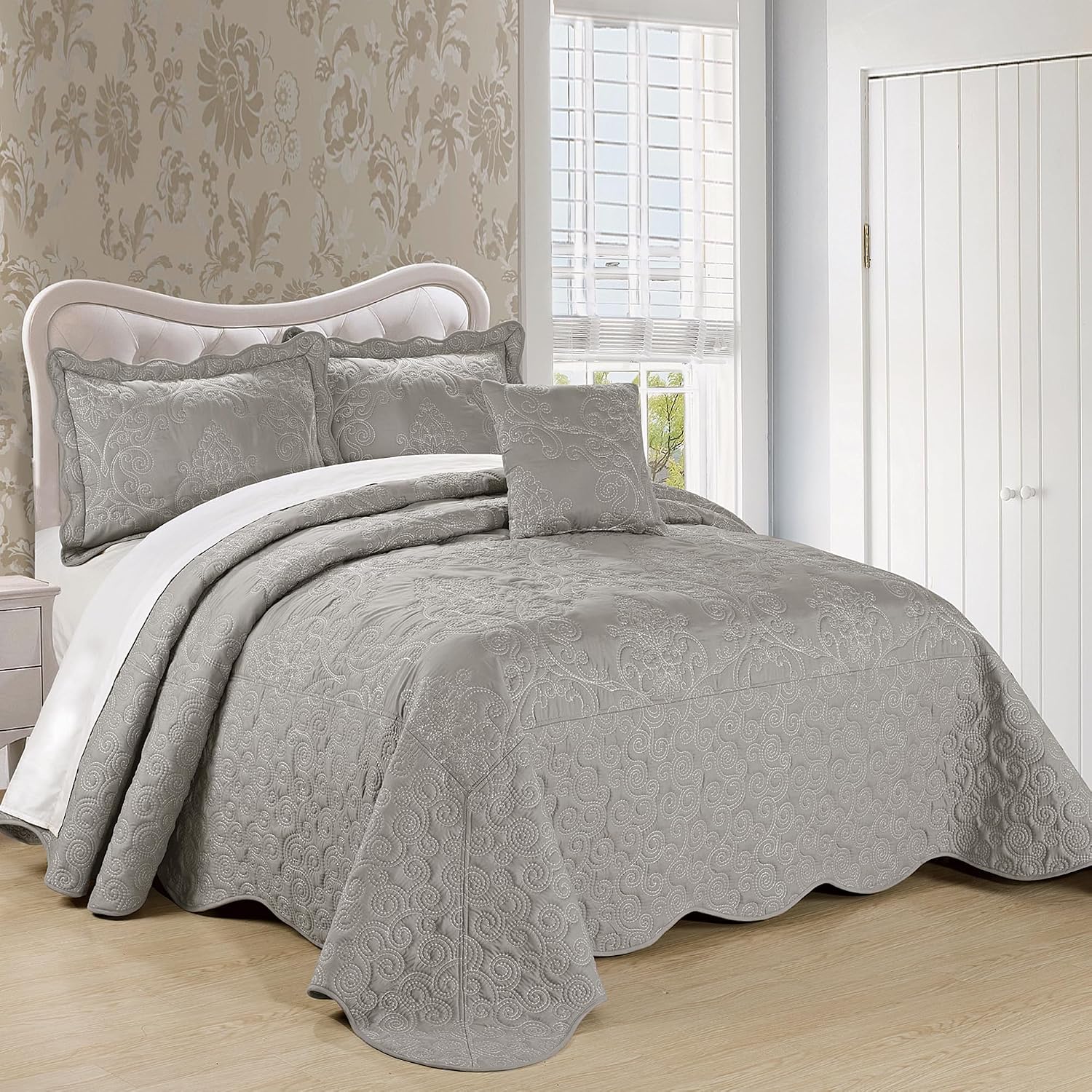 Home Soft Things Damask 4 Piece Bedspread Set, Scalloped Edge Reversible Coverle